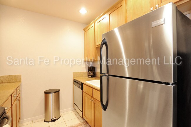 Building Photo - Fully Furnished 3 Bedroom Condo at San Mateo