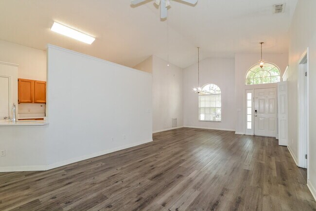 Foto del edificio - 502 Valencia Pl Cir
