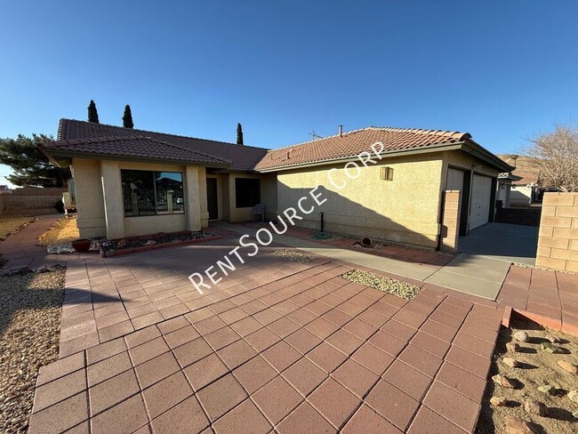 Building Photo - 4 Bedrooms/2 Bathrooms Single Story Home f...