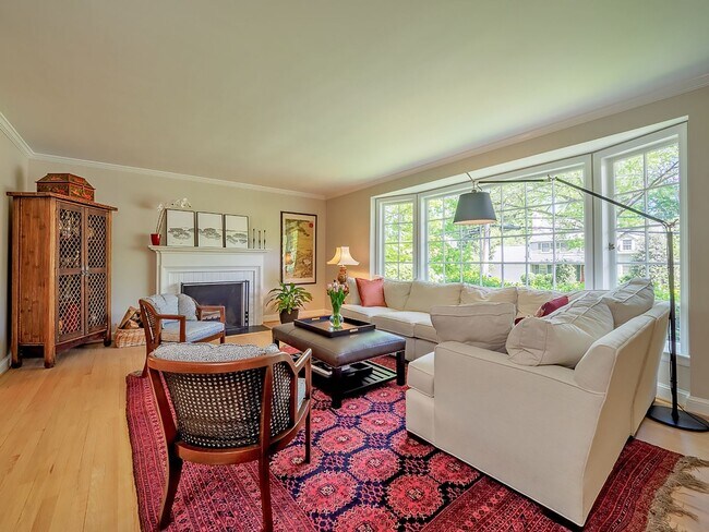 Building Photo - Superbly Renovated Bethesda Home In Sumner...