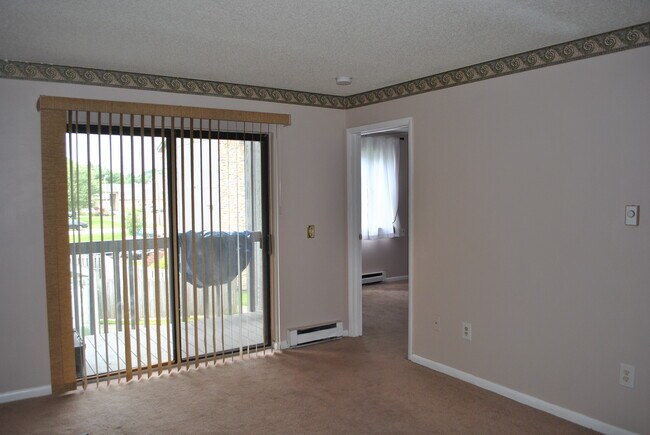 Building Photo - 475 Meadowview Dr