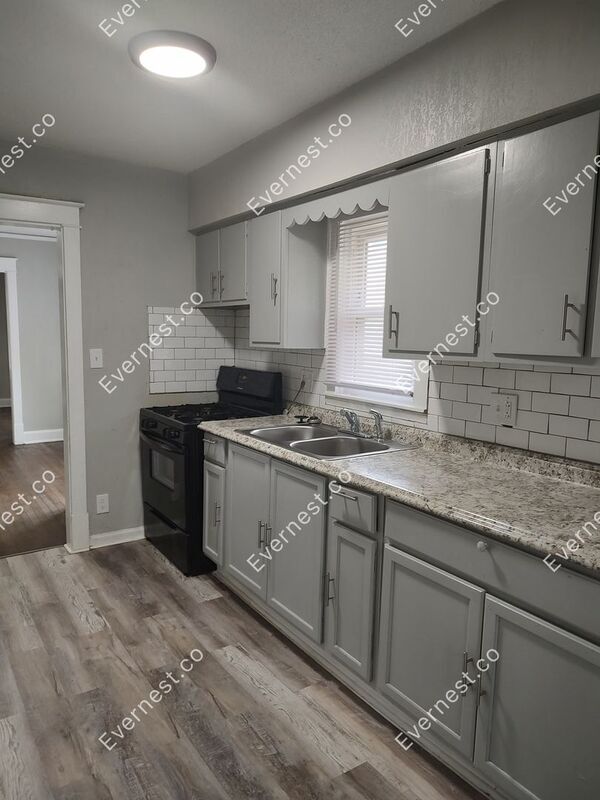 Building Photo - 3118 Chelsea Ave