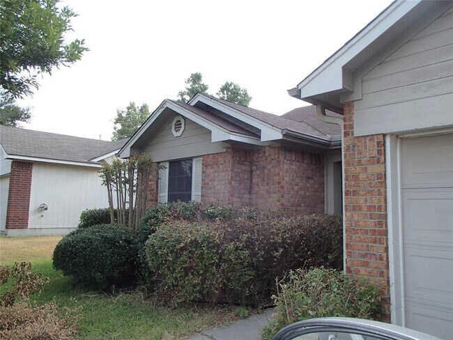 Foto del edificio - 208 Juniper Dr