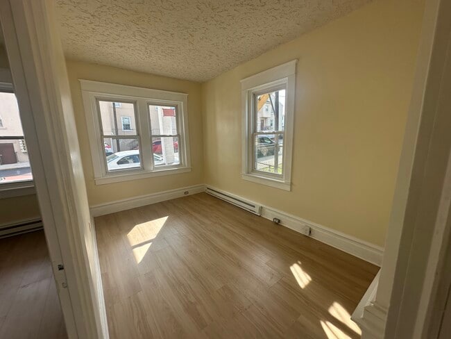Building Photo - 3 N Front St