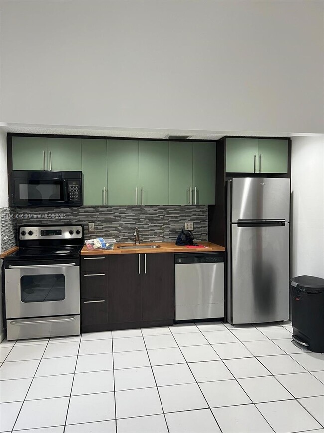 Foto del edificio - 8102 SW 20th Ct