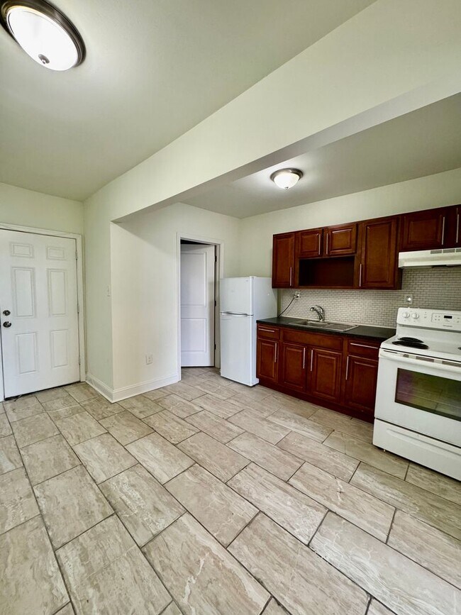 Foto del edificio - 1659 N 56th St