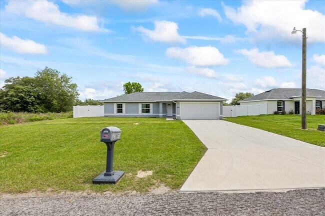 Foto del edificio - 5887 SW 154th Lane Rd