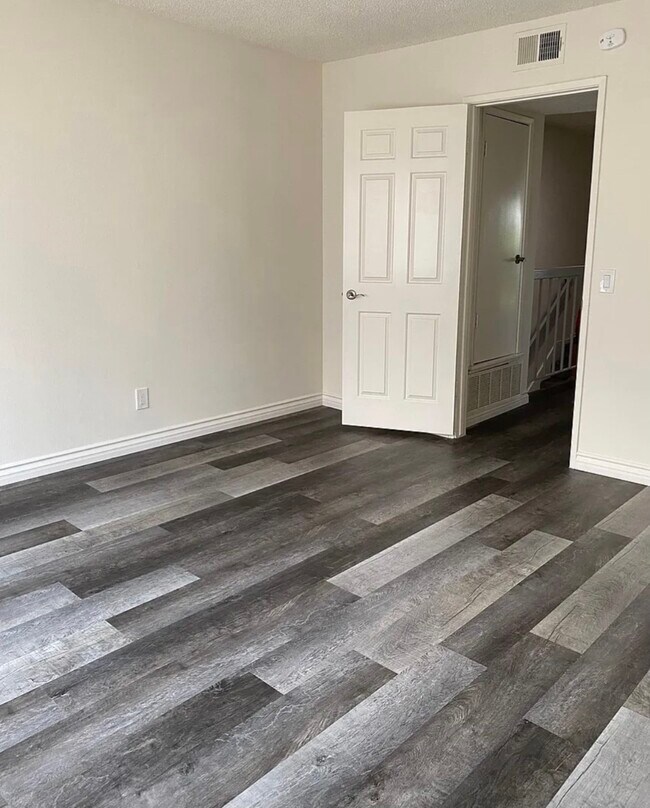 Foto del edificio - 1055 Walnut Grove Ave