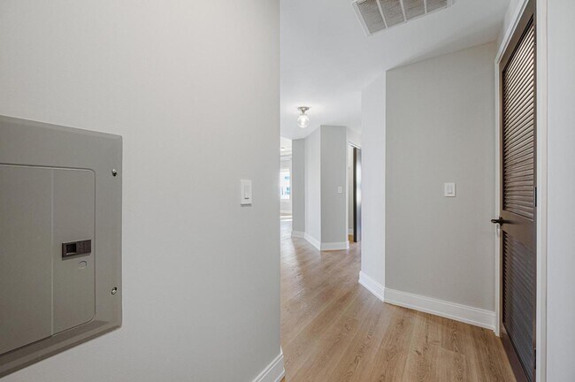 Foto del edificio - 941 W Belmont Ave