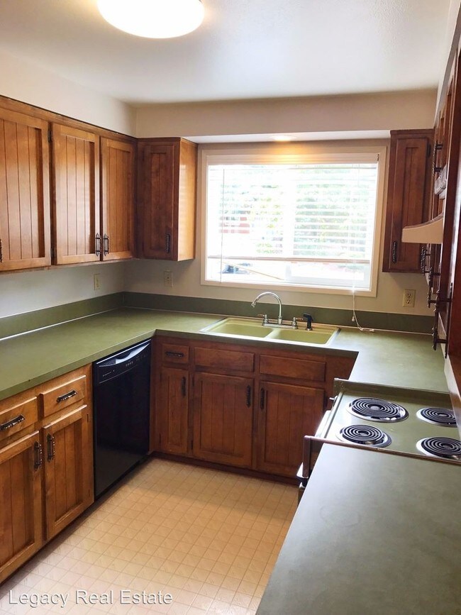 Building Photo - 4703 Whitman Cir NE