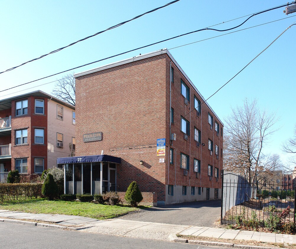 Building Photo - 27 Huntington St