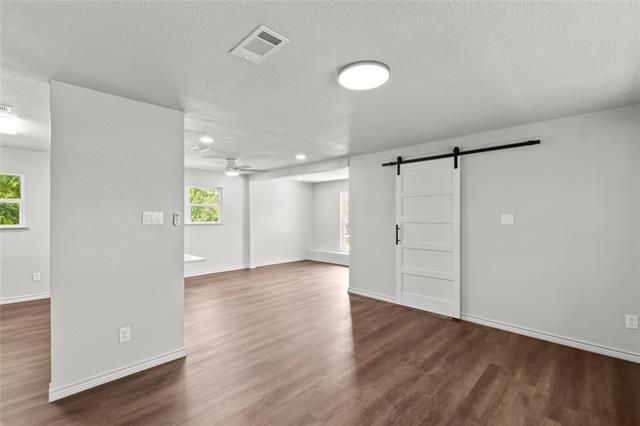 Foto del edificio - 242 Autumn Wood Trail