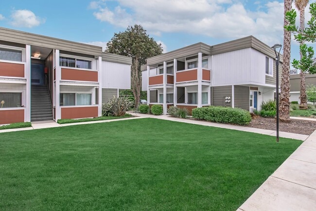 Building Photo - Fairway Village