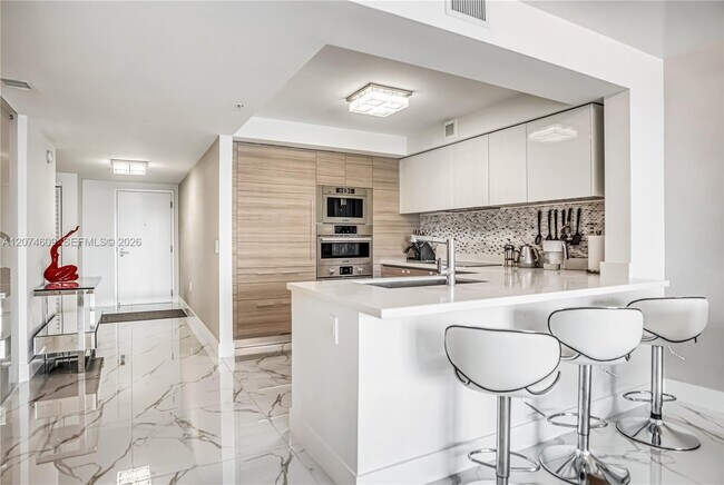 Foto del edificio - 330 Sunny Isles Blvd