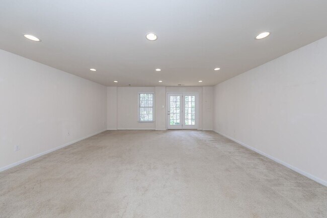 Foto del edificio - 121 Parkway Ct