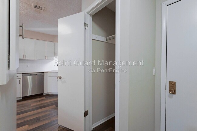 Foto del edificio - 1818 W 18th St N