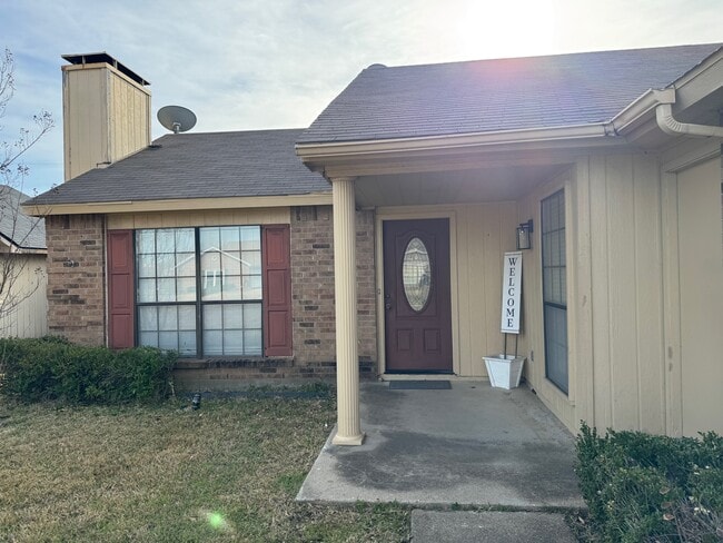 Building Photo - 503 Rosewood Ln