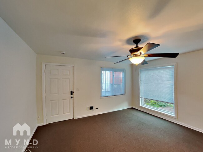 Foto del edificio - 2048 81st Ave