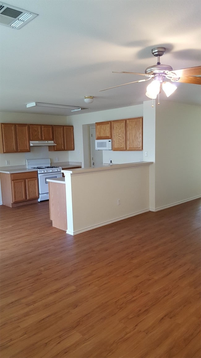 Foto del edificio - 940 Goldenrod St