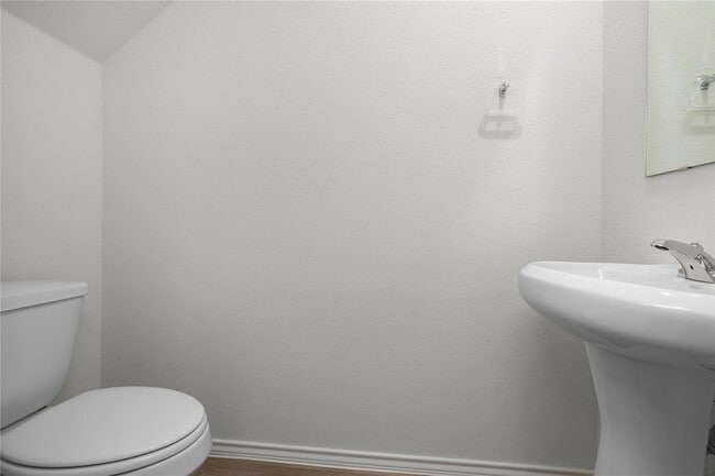 Building Photo - 205 Varner Way