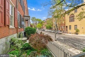 Building Photo - 914 Spruce St