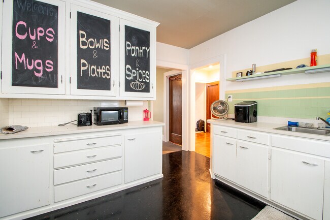 Foto del edificio - 1411 W Barker Ave