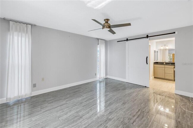 Building Photo - 10073 S Yacht Club Dr