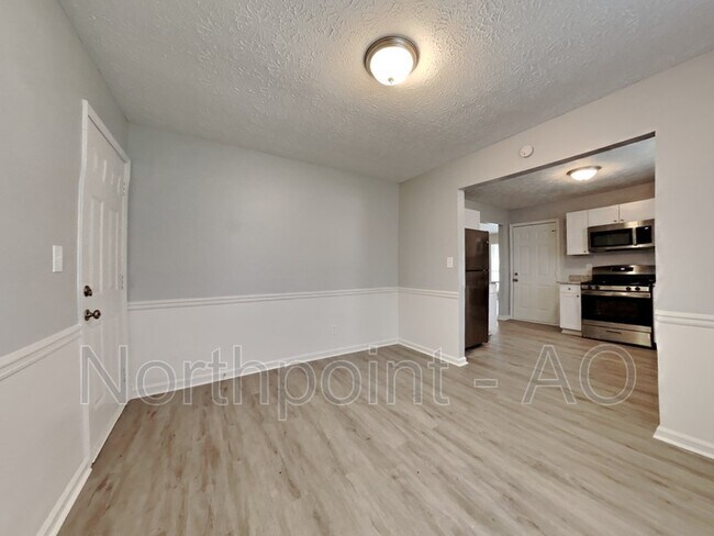 Building Photo - 920 Maple Leaf Ridge