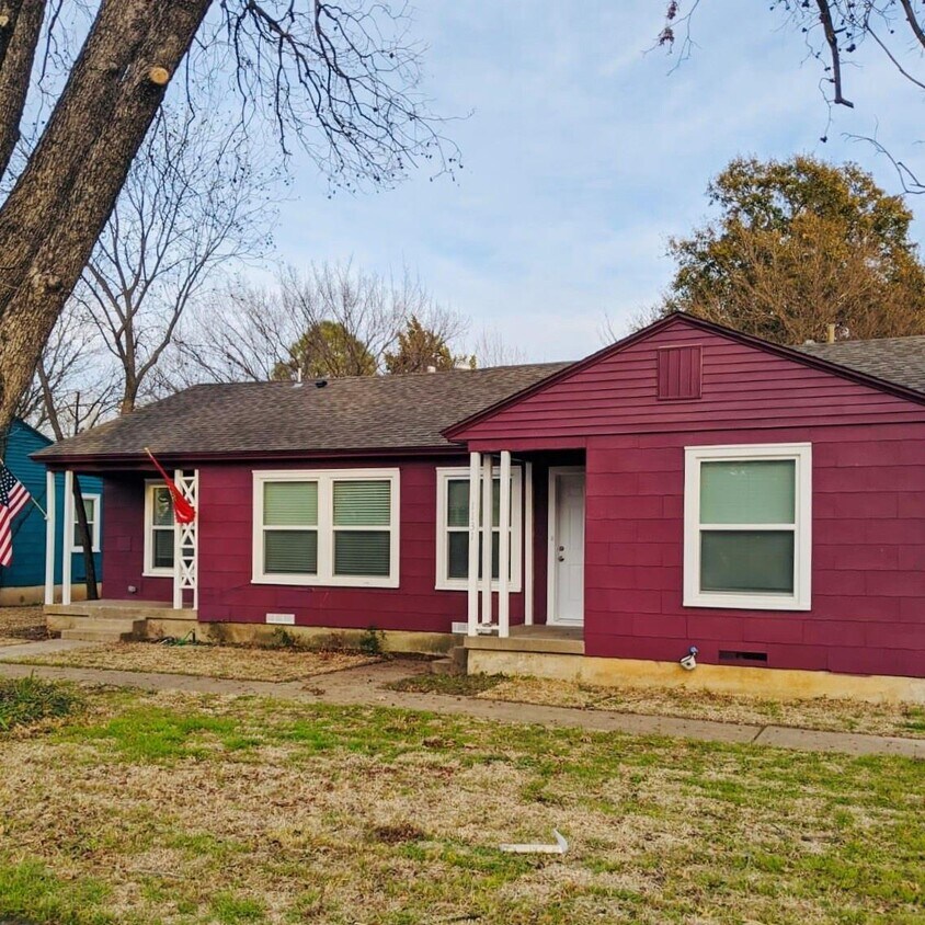Foto principal - 1131 S Davis Dr