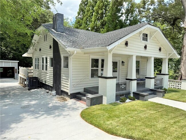 Building Photo - 2194 Bolton Rd NW