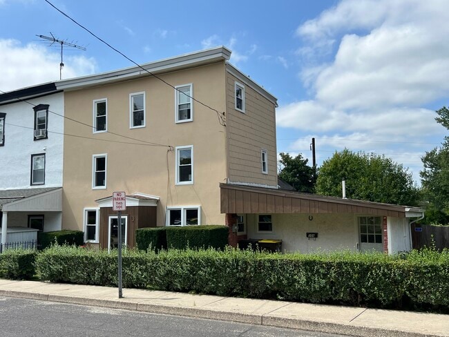 Building Photo - 304 E Montgomery Ave