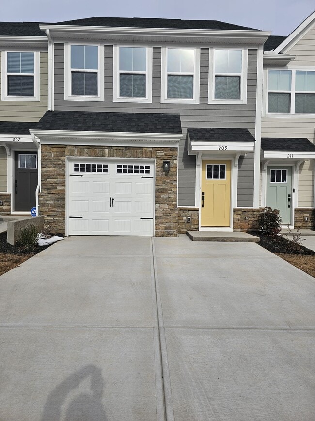 Photo - 209 Lograto Ln Townhome