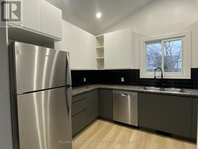 Photo du bâtiment - 6159 Cadham St