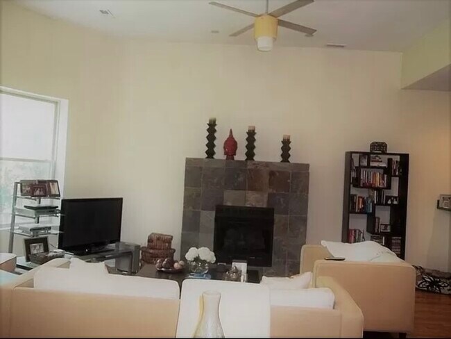 Foto del edificio - 1225 E 52nd St
