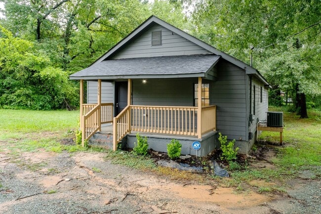 Building Photo - 206 Temple Ave