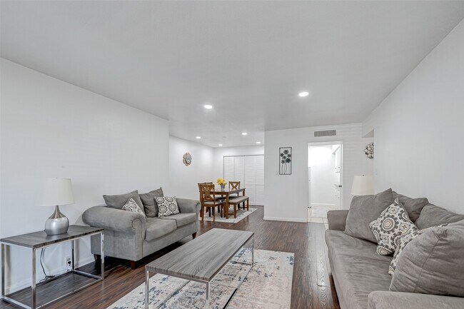 Building Photo - 5863 Inwood Dr