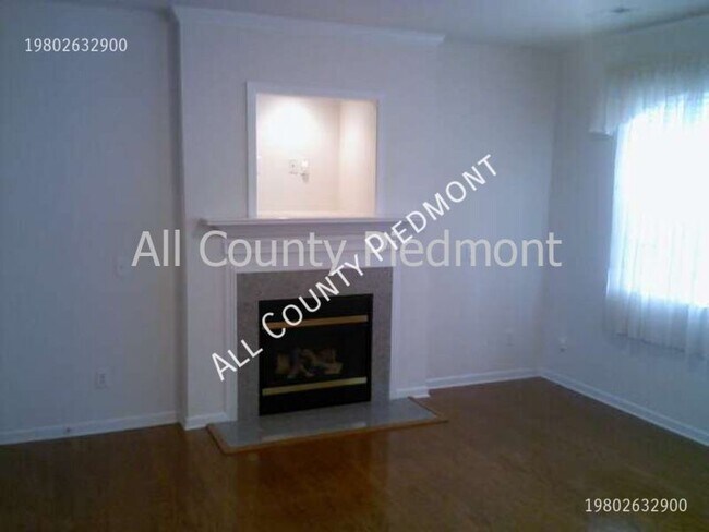 Foto del edificio - 9819 Forest Run Ln