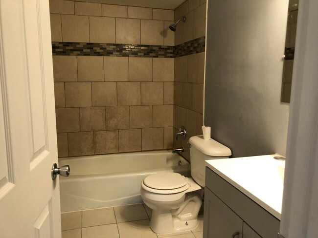Building Photo - 8621 W Green Brook