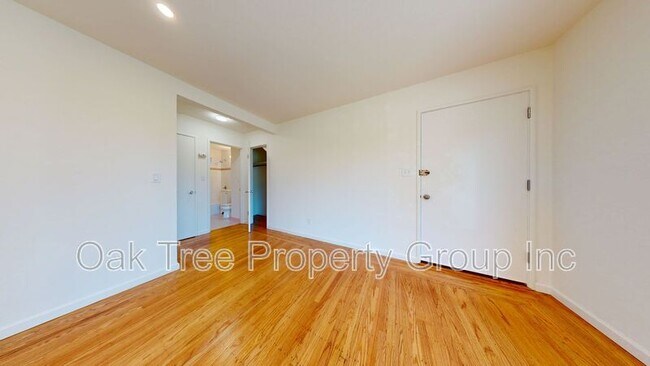 Foto del edificio - 2057 Central Ave