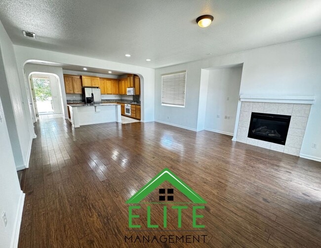 Foto del edificio - Beautiful 4 Bedroom, 2 Bath Single-Story H...
