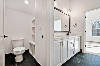 Building Photo - 32 Coalburn Dr