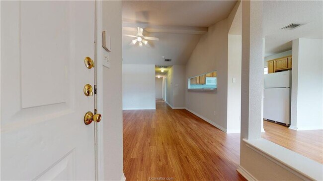 Foto del edificio - 931 Crepe Myrtle St