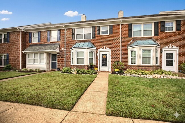 Building Photo - 105 Choisy Crescent