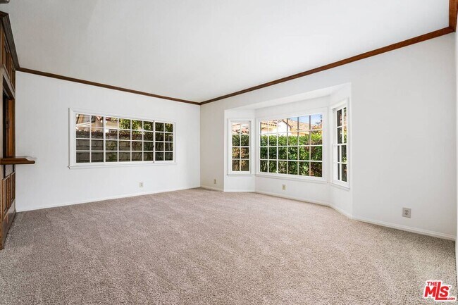 Building Photo - 4611 Clybourn Ave