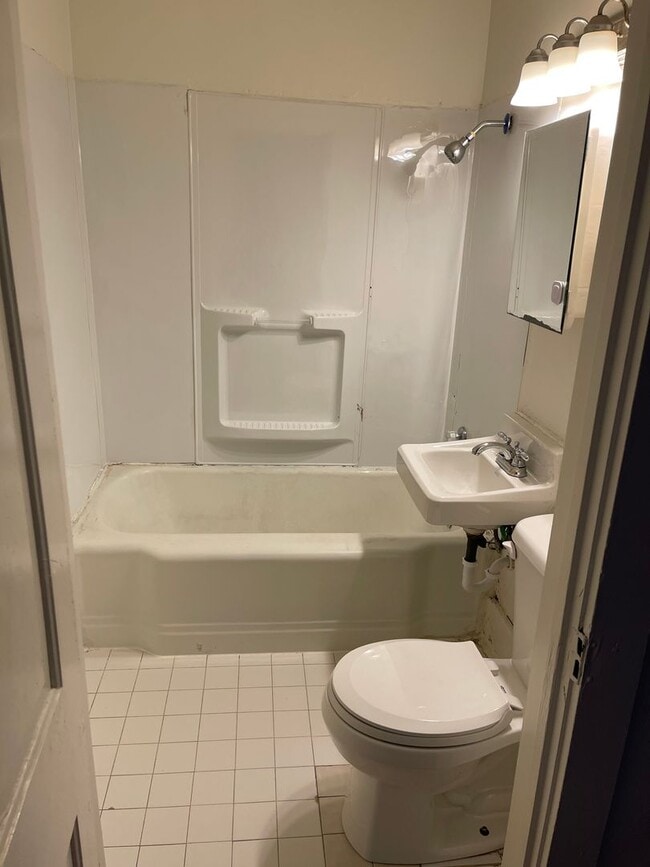 Building Photo - 135 Whiterock Ave