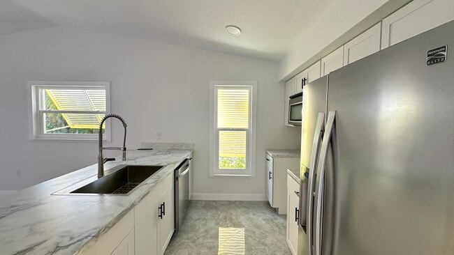 Building Photo - 1672 Atlanta Plaza Dr