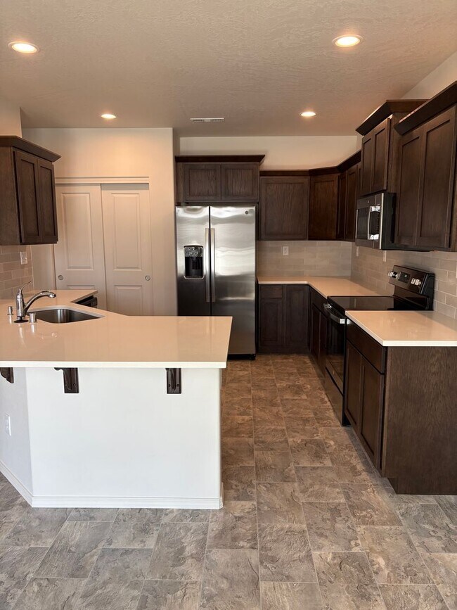 Foto del edificio - Beautiful Newer Home for Rent in Mae Valley.