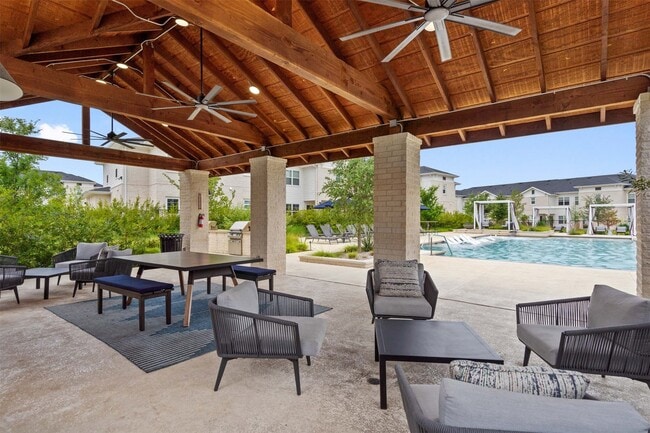 Building Photo - 1101 Halsey Dr