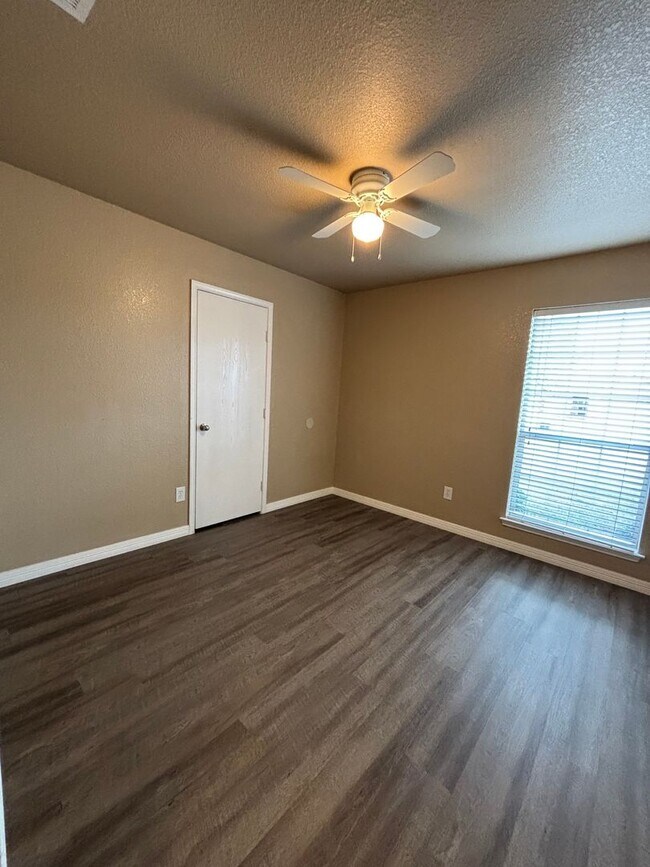 Foto del edificio - 525 Bretts Way