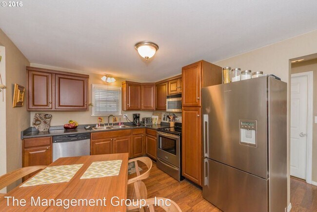Building Photo - 2 br, 1.5 bath House - 2318 E 16th Street